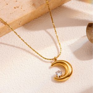 CRESCENT MOON PENDANT🌙