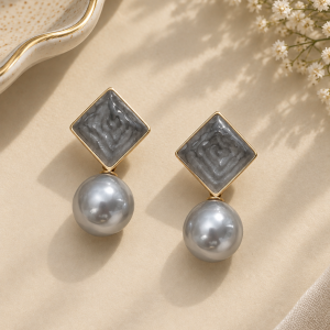 Veyra Earrings 🩶