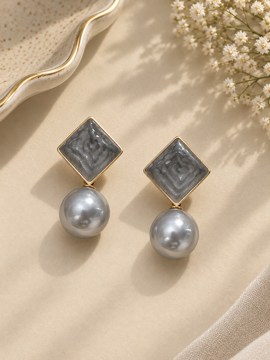 Veyra Earrings 🩶