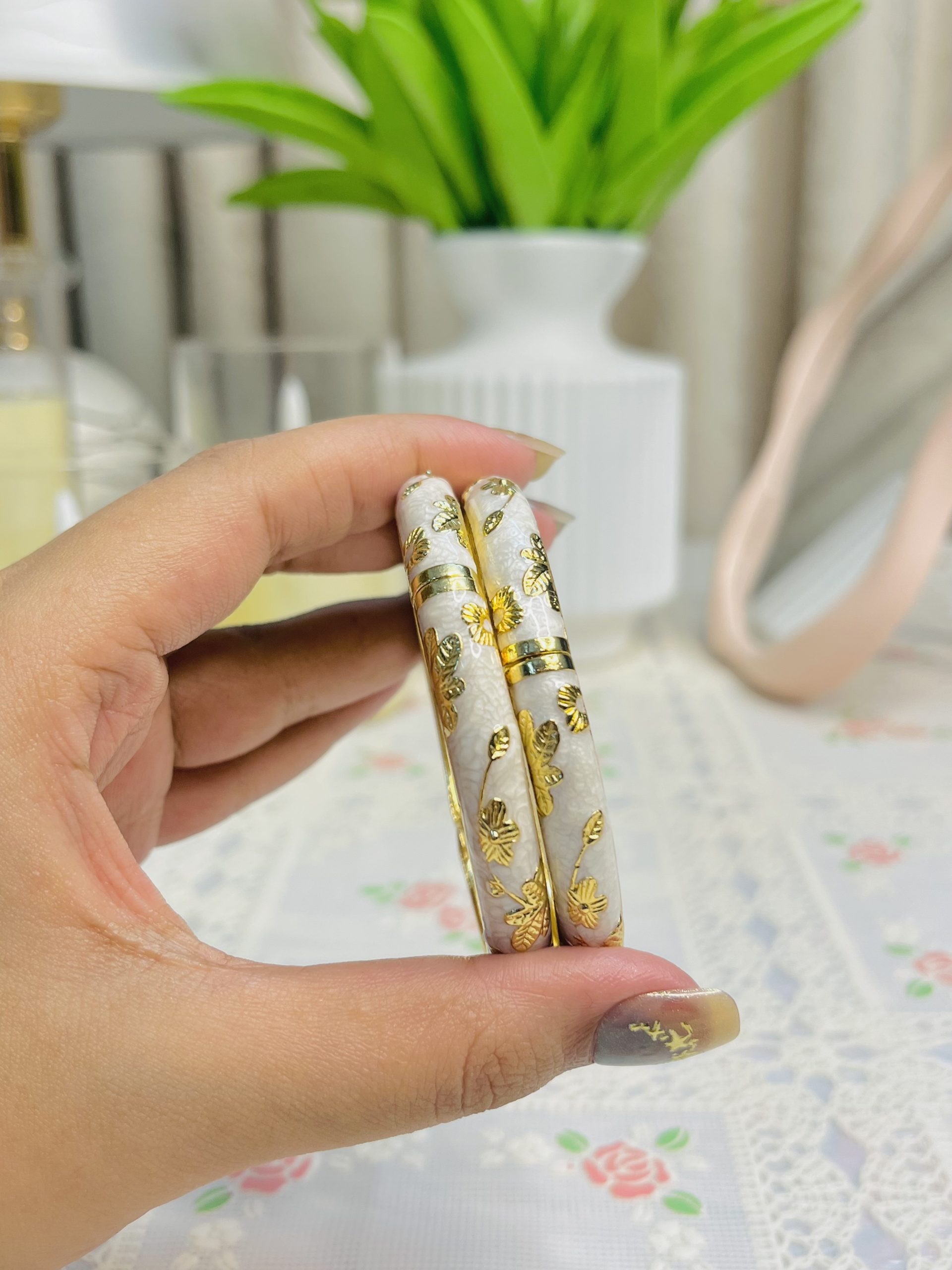 Royal Enamel Bangle🤍