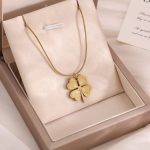 Lucky Clover Pendant Necklace